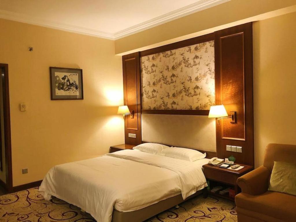 Fenggang Gladden Hotel Tiantangwei Экстерьер фото