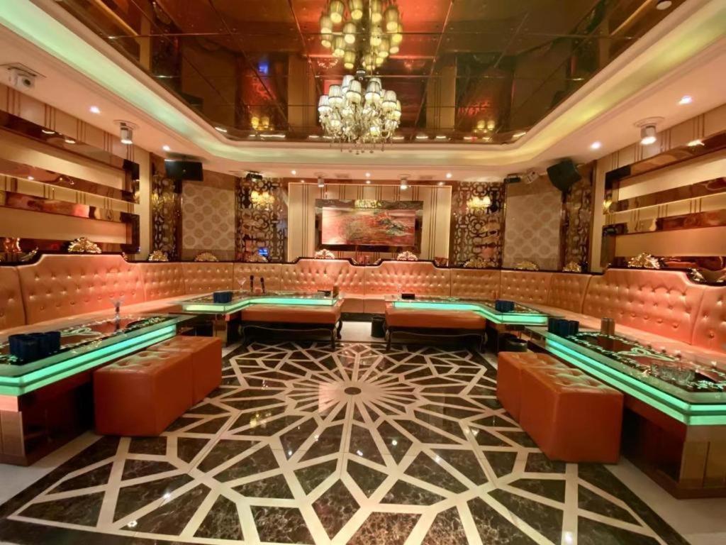 Fenggang Gladden Hotel Tiantangwei Экстерьер фото