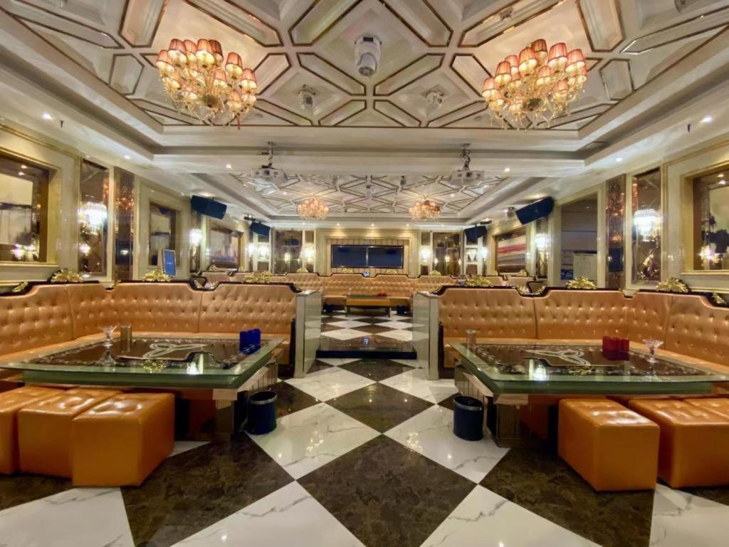 Fenggang Gladden Hotel Tiantangwei Экстерьер фото