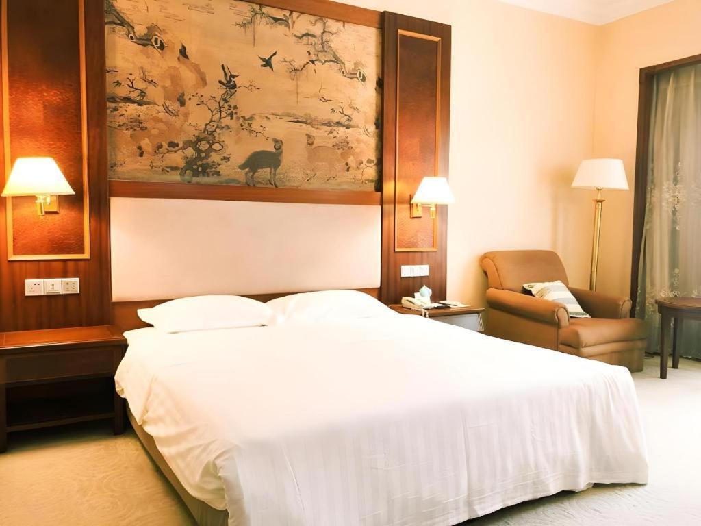 Fenggang Gladden Hotel Tiantangwei Экстерьер фото