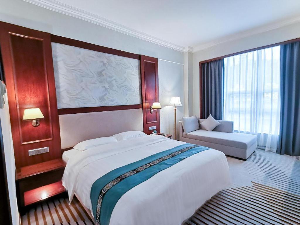 Fenggang Gladden Hotel Tiantangwei Экстерьер фото