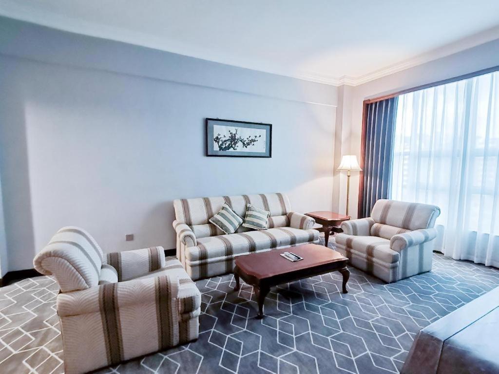 Fenggang Gladden Hotel Tiantangwei Экстерьер фото
