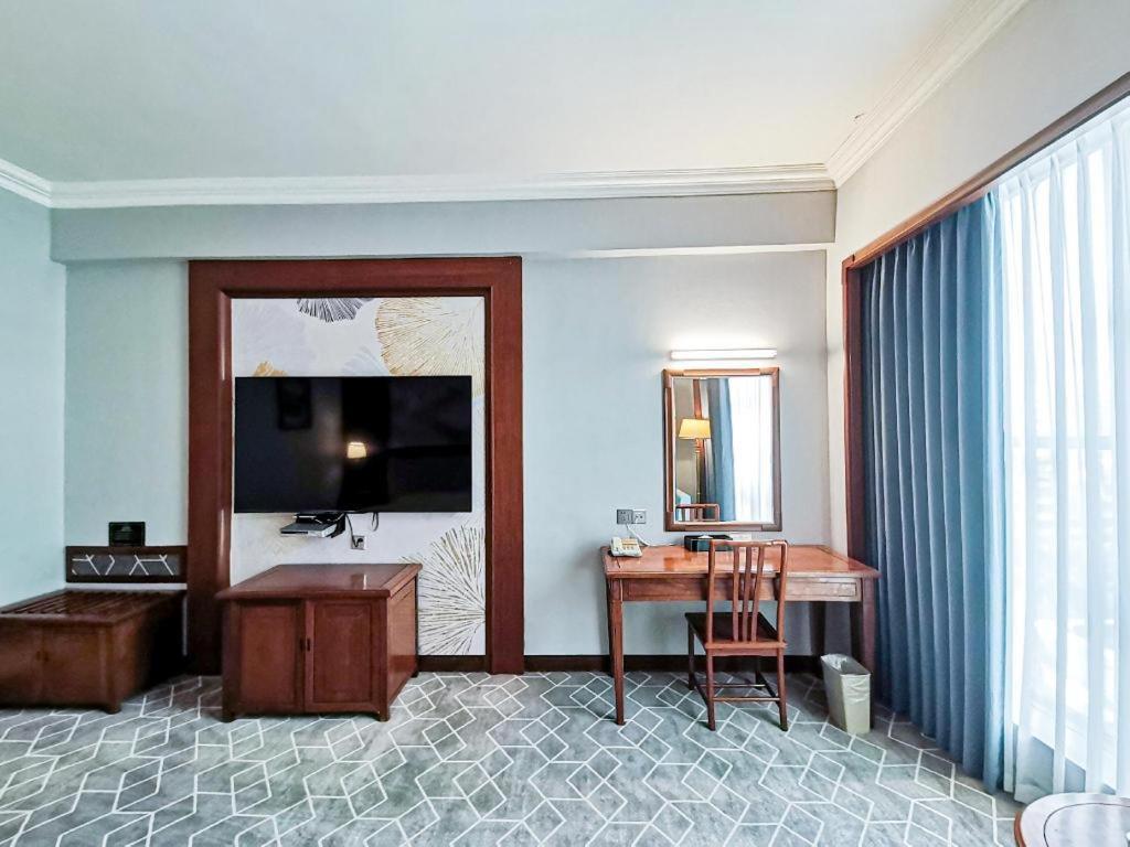 Fenggang Gladden Hotel Tiantangwei Экстерьер фото