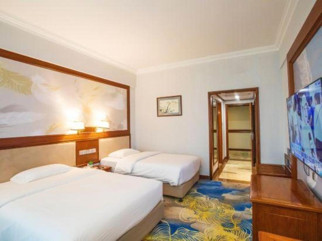 Fenggang Gladden Hotel Tiantangwei Экстерьер фото