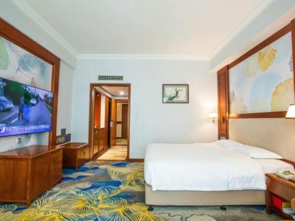 Fenggang Gladden Hotel Tiantangwei Экстерьер фото