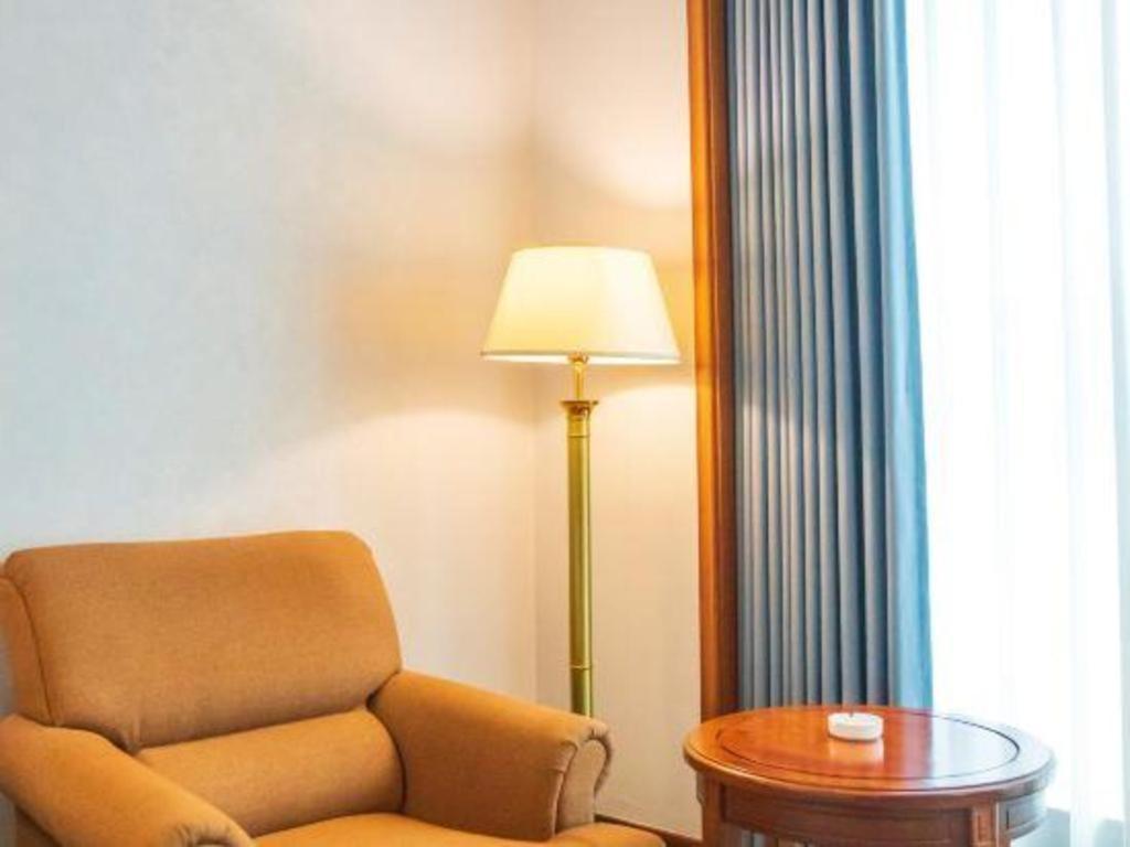 Fenggang Gladden Hotel Tiantangwei Экстерьер фото