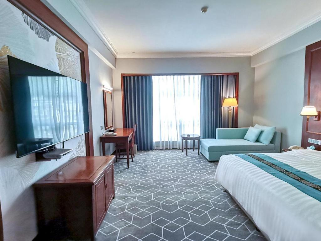 Fenggang Gladden Hotel Tiantangwei Экстерьер фото