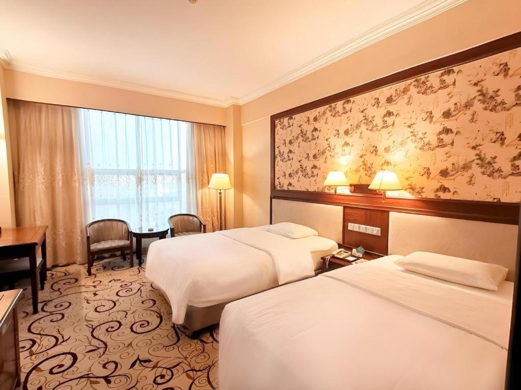 Fenggang Gladden Hotel Tiantangwei Экстерьер фото