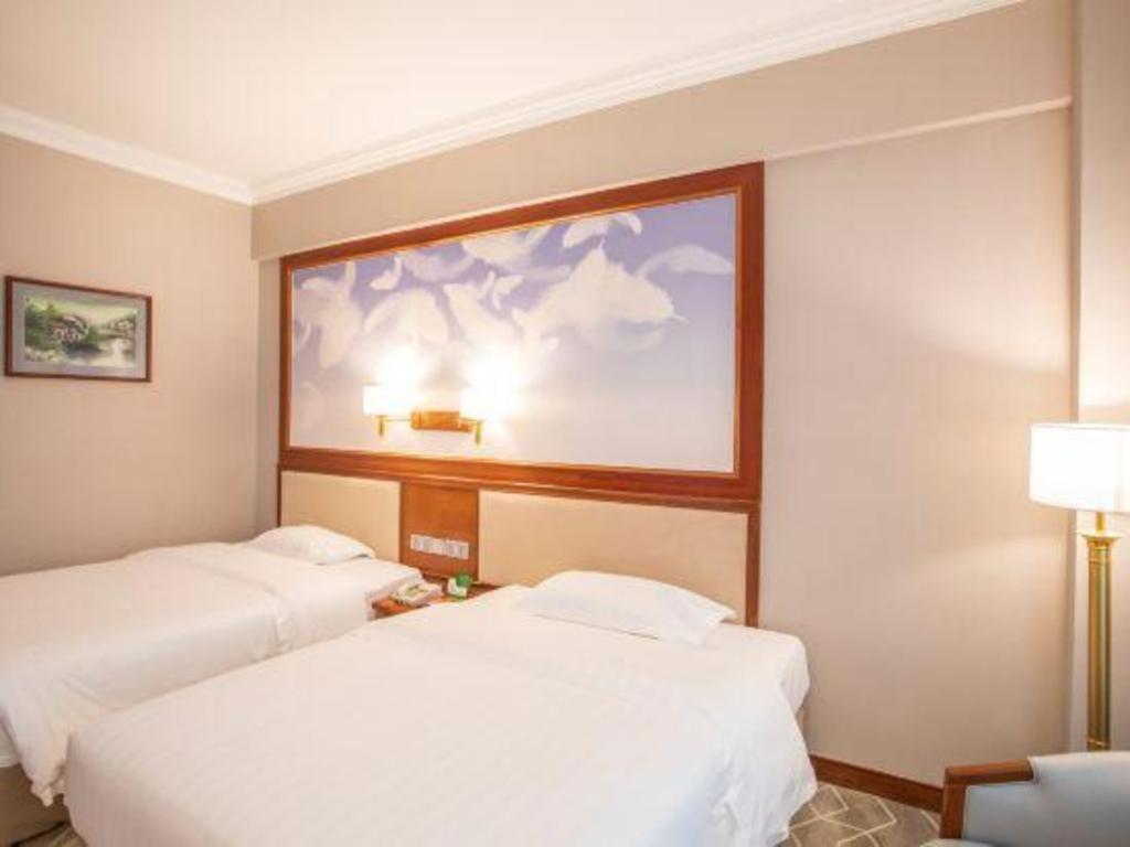 Fenggang Gladden Hotel Tiantangwei Экстерьер фото